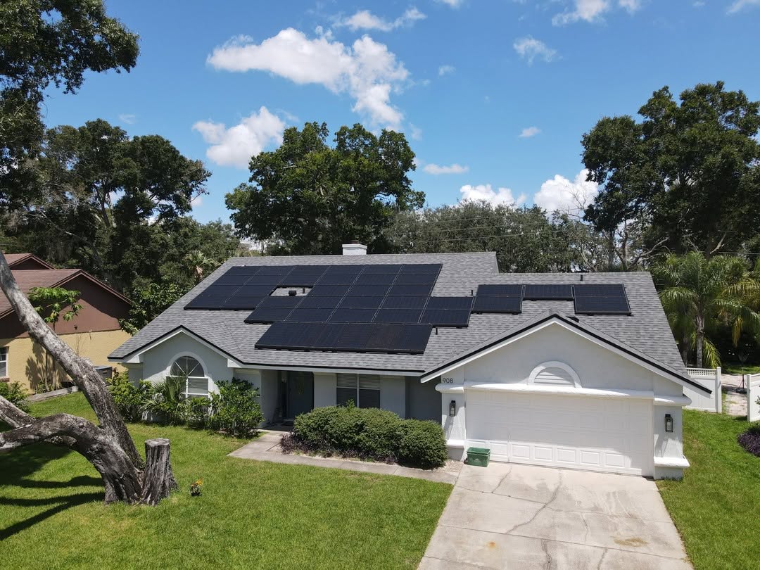 Paneles solares instalados en una vivienda